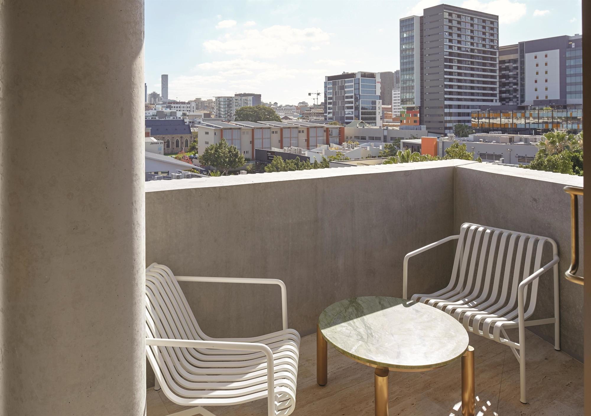 The Calile Hotel Brisbane Luaran gambar A balcony at the Standard East Village